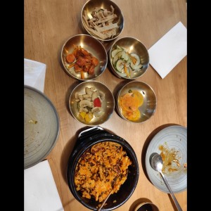Entradas - Kimbap y banchan 