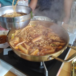Para Compartir - Budaejjigae (Army Stew)