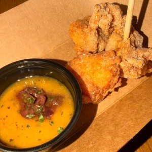 Karaage de pollo, peach pomodoro