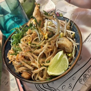 Pad Thai Mixto (pollo, filete y langostinos)