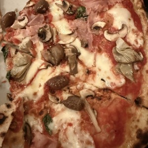 Pizza roja 4 estaciones 