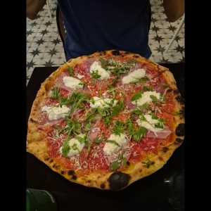 Pizzas Rojas - Speck e Stracciatella