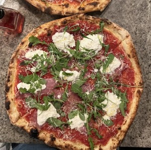 Pizzas Rojas - Speck e Stracciatella