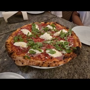 Pizzas Rojas - Speck e Stracciatella