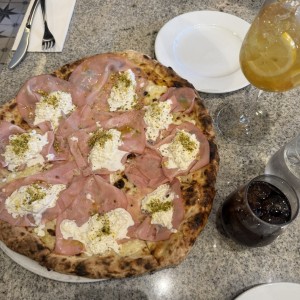 Pizzas Rojas - Speck e Stracciatella
