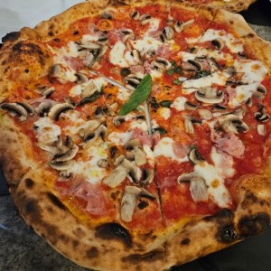 Pizzas Rojas - Speck e Stracciatella
