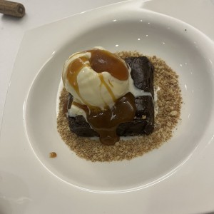 Brownie con sirope salado 