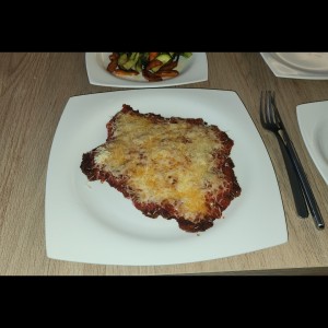 Milanesa de Res alla Parmigiana