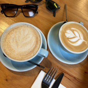 Chai tea y capuchino