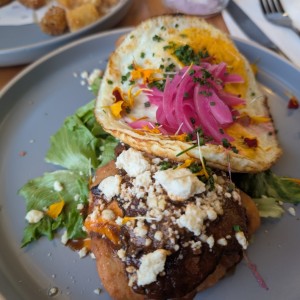 HOJALDRA BRISKET AL ESTILO AU CHEVAL