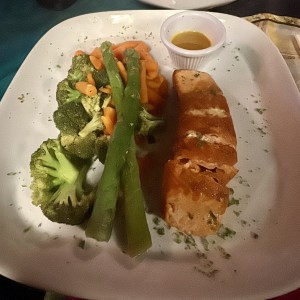 PLATOS FUERTES - Salmón Urano