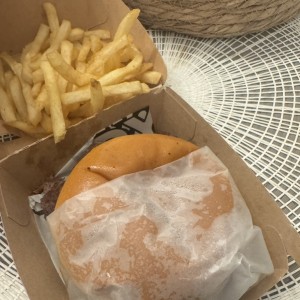 Combo - Bewy burger, papas, soda 355 ml
