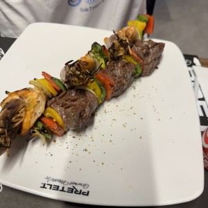 BROCHETA MAR Y TIERRA