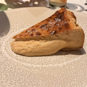 Tarta vasca de dulce de leche y sal marina