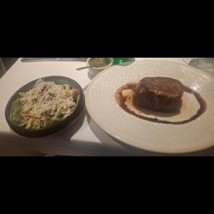 solomillo con ensalada cesar