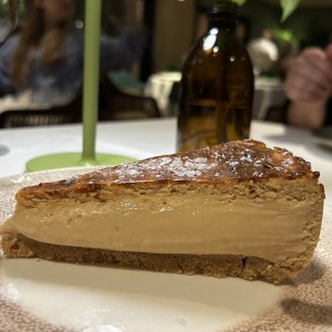Tarta Vasca de dulce de leche con sal gruesa