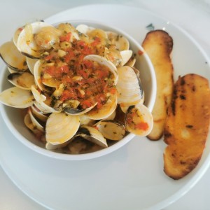 Almejas al ajillo 