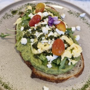 DESAYUNOS - BUNGLA AVOCADO TOAST