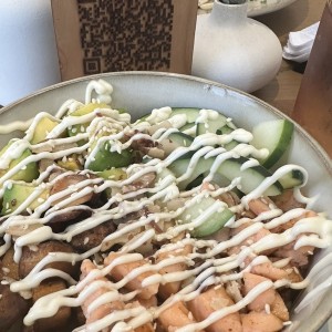 Poke con salmon cocido