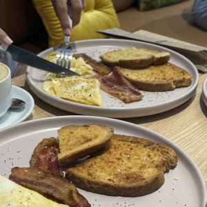Desayunos - Omelette /bacon