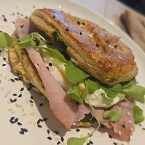 Desayunos - Sandwich empanada