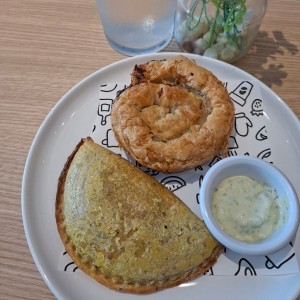 Burek de carne y empanada  