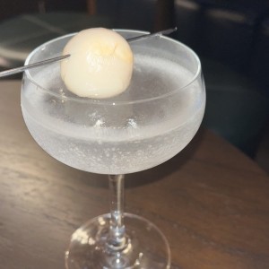 Coctel lychee martini