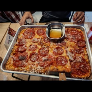 LA DONNY DE TODOS LOS PEPPERONI