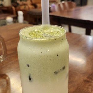 matcha banano latte