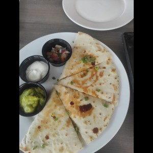 QUESADILLAS DE POLLO