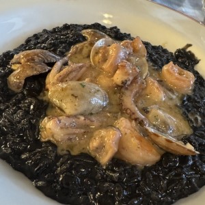 Risotto nero al frutti di mare 