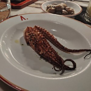 Pulpo a la brasa