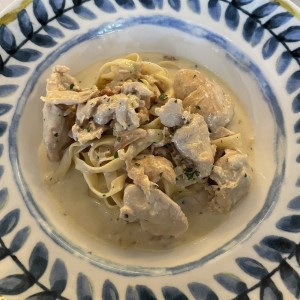 Plato Fuerte Fettuccine Alfredo con Pollo Menu Ejecutivo 
