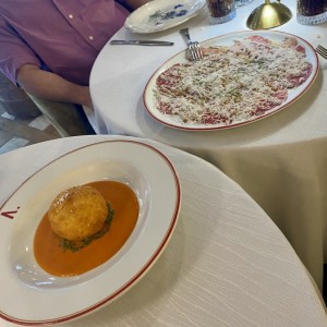 Burrata frita y carpaccio di manzo