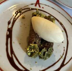 Cannoli de pistacho