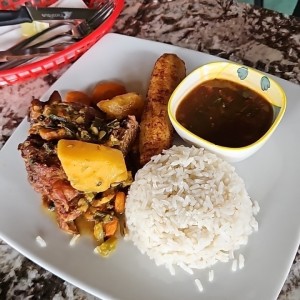 pollo guisado