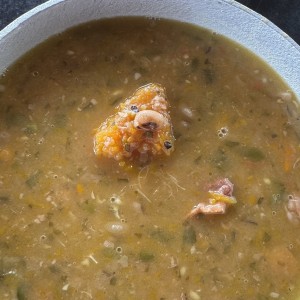 Sopa de costilla de res