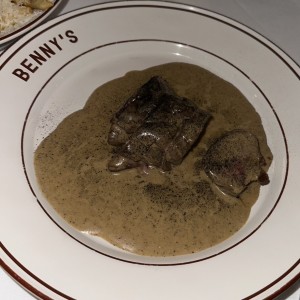 Filete de res en salsa de pimienta