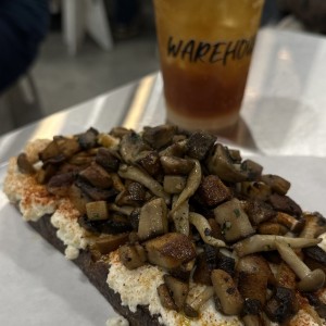 Tostada de hongos 
