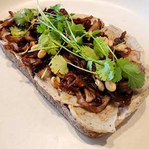 Tostada de Hongos Sofrito