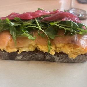 Toast de salmon