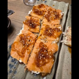sushi pizza de salmon
