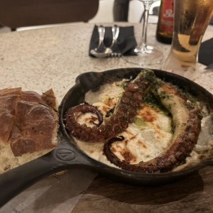 Pulpo es salsa pesto 