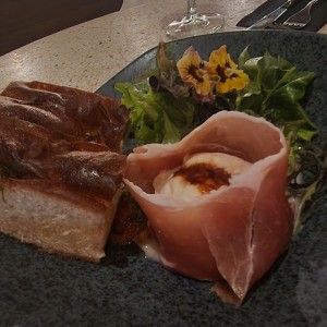 burrata prosciutto 
