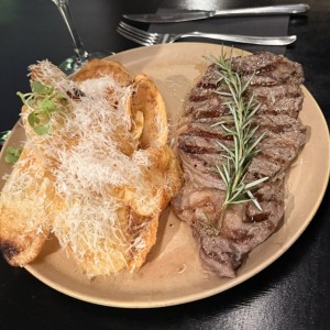 Ribeye con papas trufadas