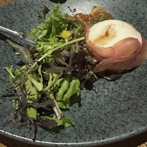 ENTRADAS - BURRATA PROSCIUTTO