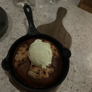 Galleta, brownie y helado de pistacho