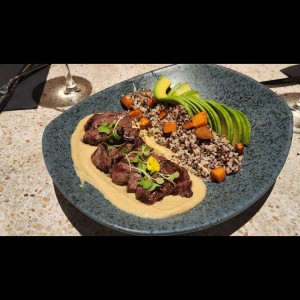 short rib quino y aguacate