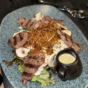 Ensalada con solomillo