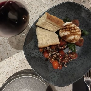 ENTRADAS - BURRATA PROSCIUTTO
